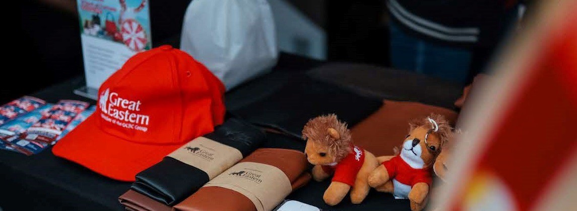 Berbagai merchandise di Booth